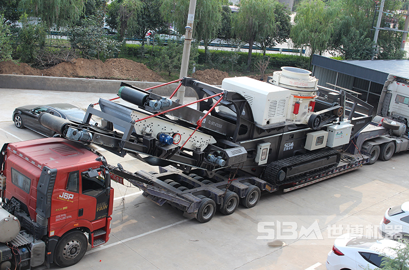 大型履帶移動(dòng)破碎機(jī)