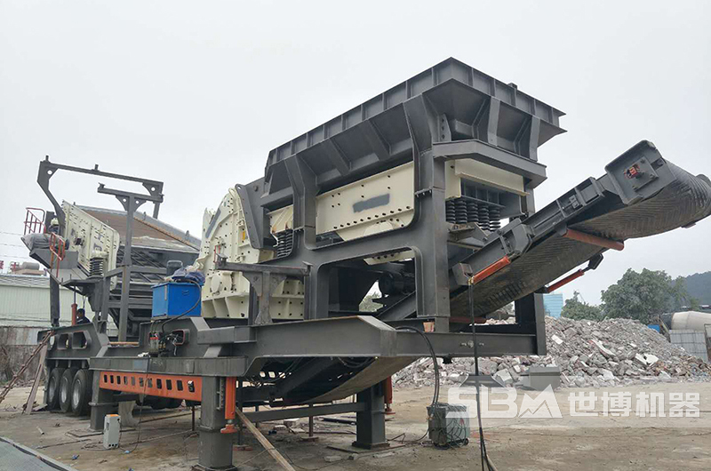 建筑廢料磚頭廢渣樓板破碎現(xiàn)場