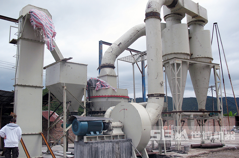 露天磨粉機(jī)生產(chǎn)現(xiàn)場，防潮措施要做好