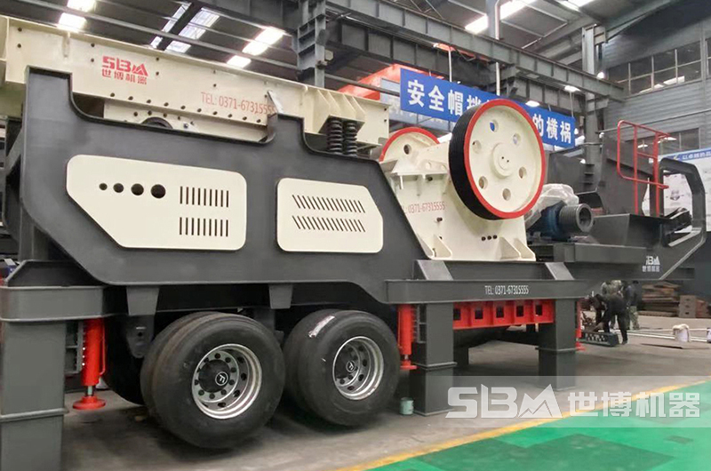 輪胎移動碎石機(jī)