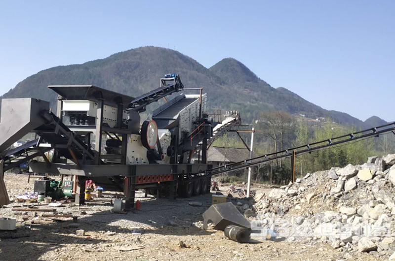 破碎機現(xiàn)場，原礦石雜質(zhì)較多