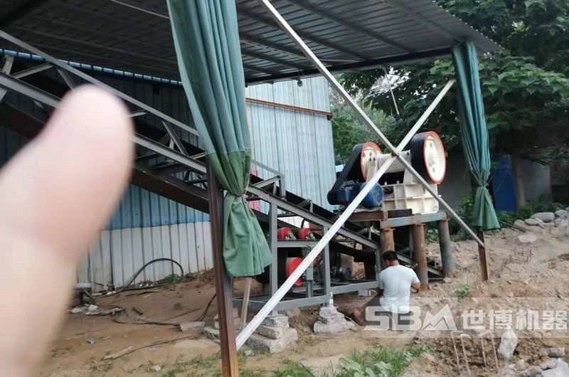 PE250x400軋石機(jī)現(xiàn)場(chǎng)圖