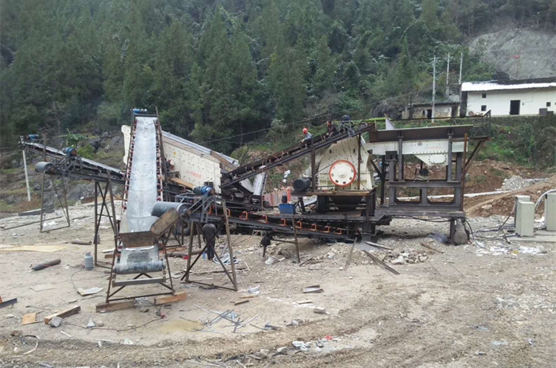錘破石子破碎生產(chǎn)線現(xiàn)場(chǎng)