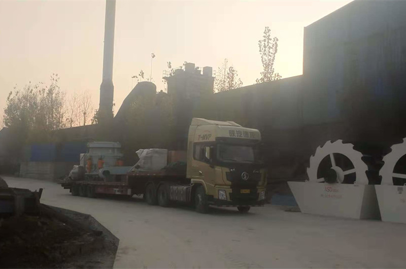 圓錐破破碎就、洗砂機發(fā)貨現(xiàn)場