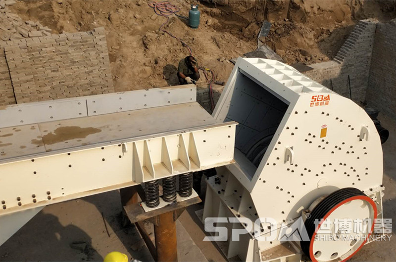 重錘破碎機現(xiàn)場圖