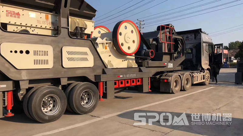 移動式粗碎鄂破機(jī)發(fā)貨