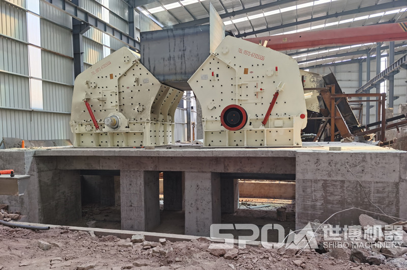 兩臺(tái)反擊破整形機(jī)現(xiàn)場圖