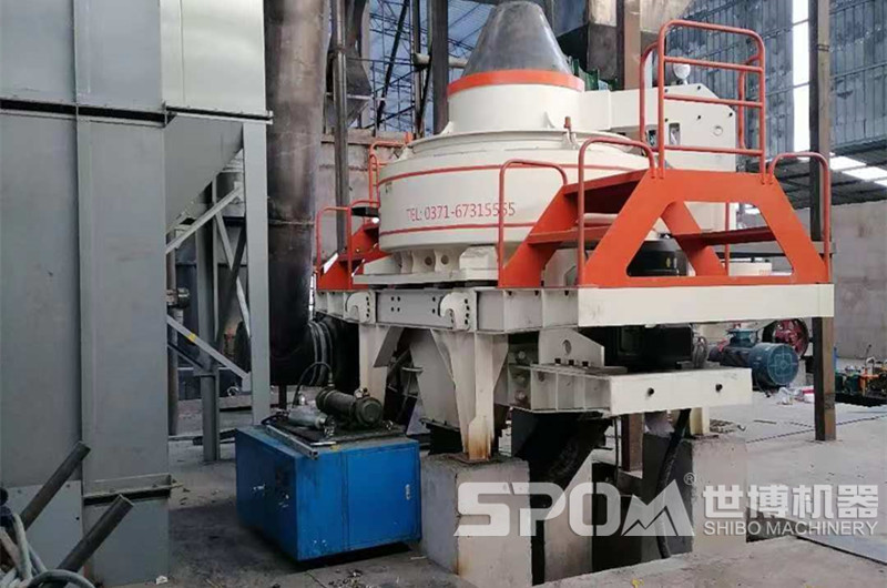 立式?jīng)_擊式破碎機，破碎制砂機現(xiàn)場