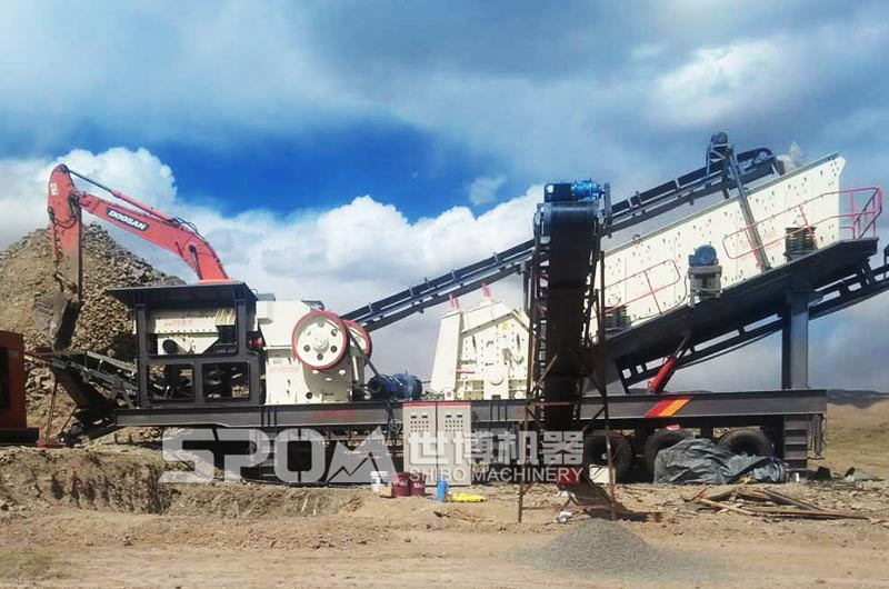 小型移動(dòng)沙石破碎機(jī)，四組合移動(dòng)破碎機(jī)