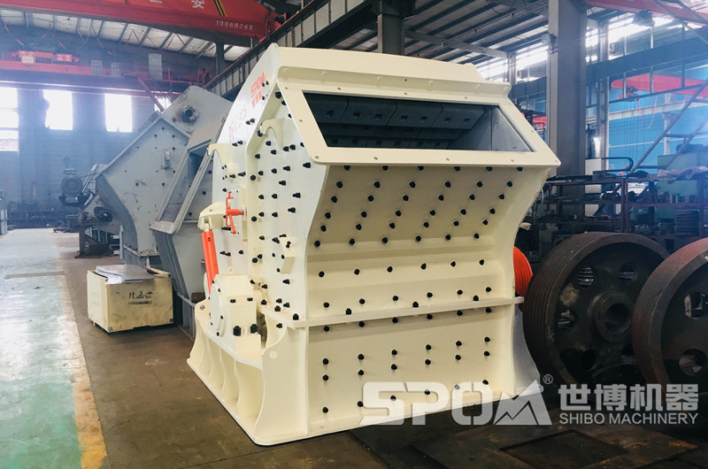 中硬礦石破碎機，反擊破碎機