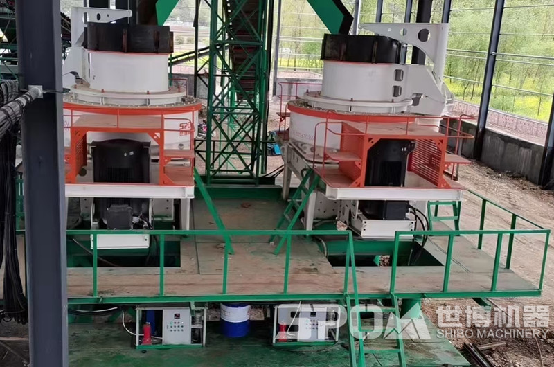 廣東客戶現(xiàn)場，兩臺制砂機同時生產(chǎn)