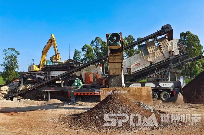 廣東某客戶移動破碎設(shè)備現(xiàn)場
