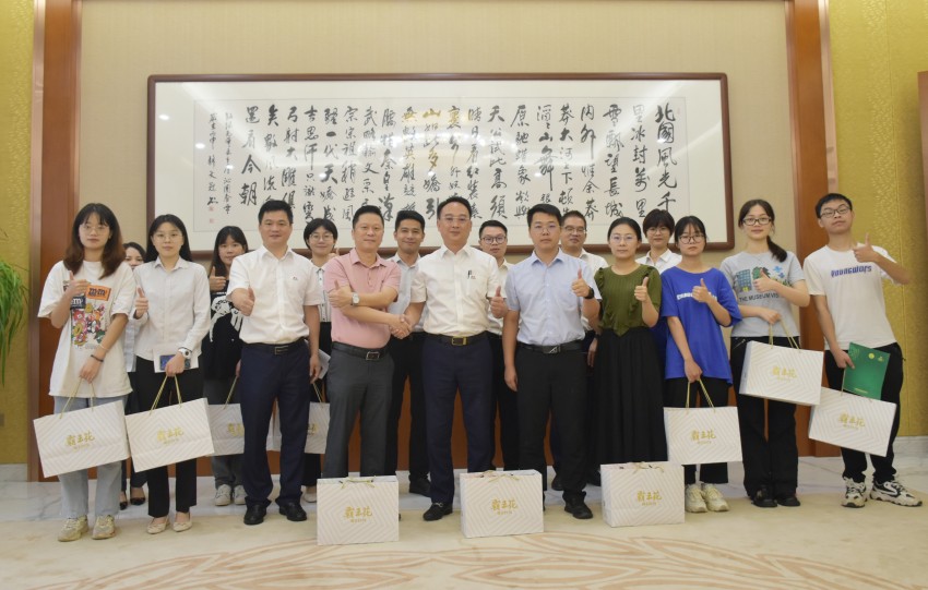 1660751091339270.jpg 02.合影.jpg